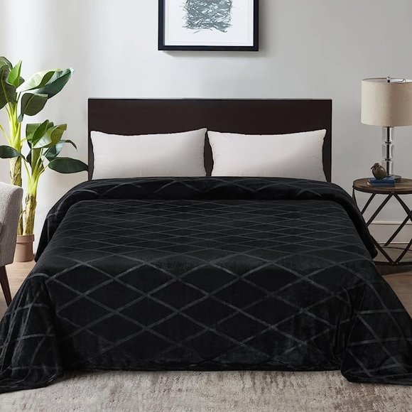 Black King Size Bed Plush Diamond Textured Soft Velvety Velour Blanket Goth New - Picture 2 of 11